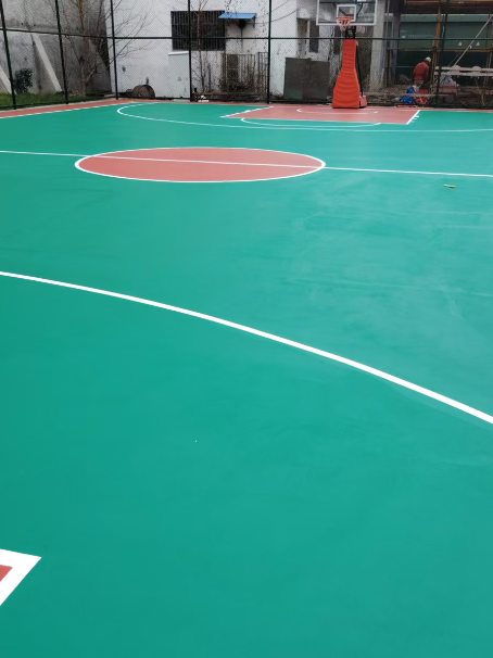 鼎城 球场长期使用易出现地面开裂